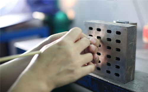 科翔模具_塑料模具注塑加工廠生產abs注塑件怎么才能增加光亮度？